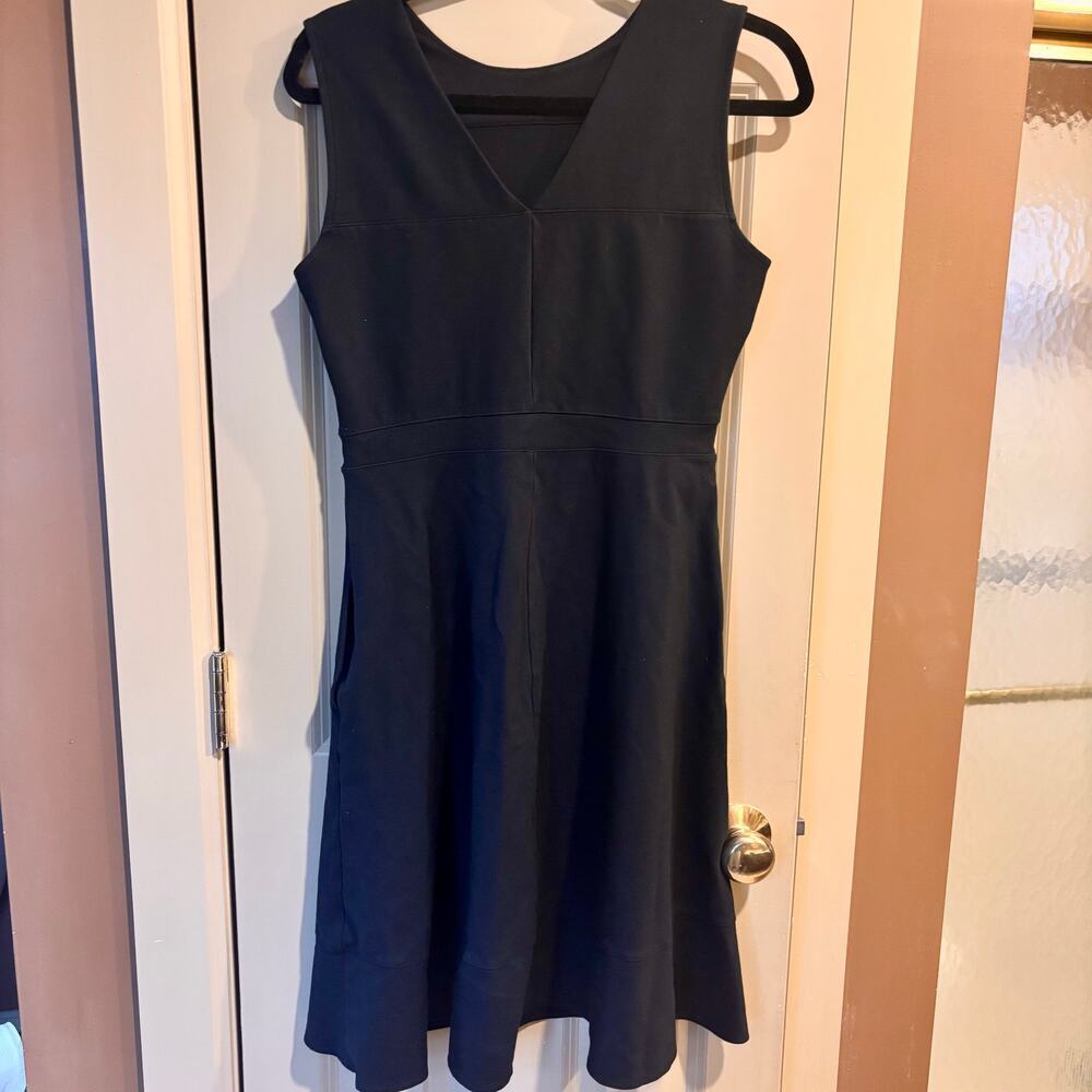 Lands End A Line Black Dress Knee Length Sleeeless V Back Stretch Size 8 - Picture 5 of 7